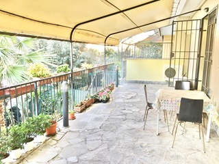 Appartamento di 70 mq con grande terrazza (40 mq) e giardino (100 mq)