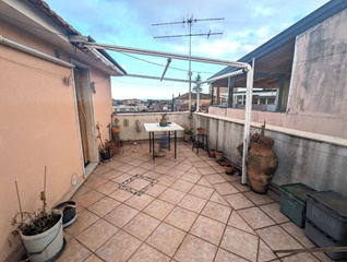 Casa singola con terrazzino a livello e garage acireale centro