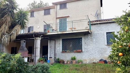 Villa in sessa aurunca via s.leo