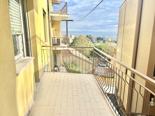 Zona villetta ampio appartamento con vista mare